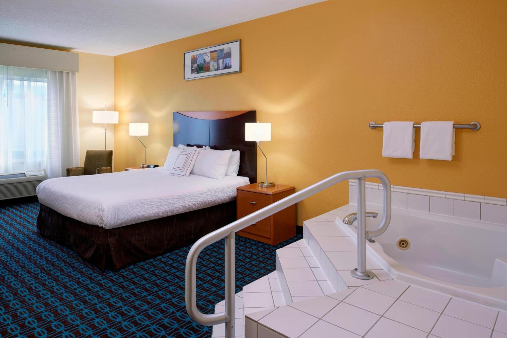Fairfield Inn By Marriott Richmond New Paris Экстерьер фото