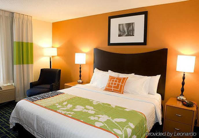 Fairfield Inn By Marriott Richmond New Paris Экстерьер фото